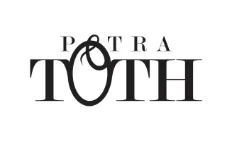 Petra Toth Logo